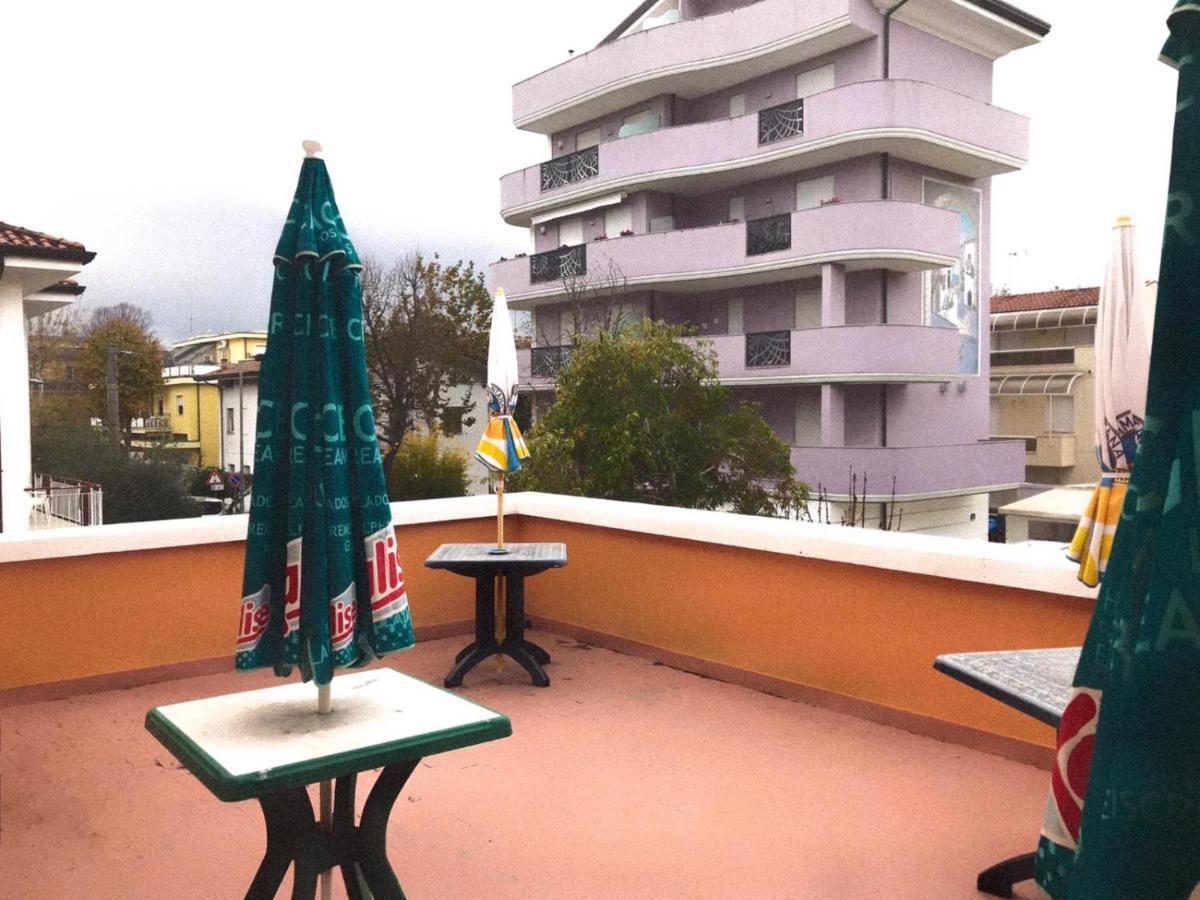 Hotel Villa Lorena Rimini Extérieur photo