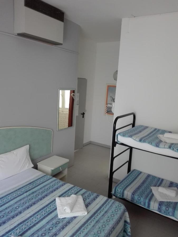 Hotel Villa Lorena Rimini Extérieur photo