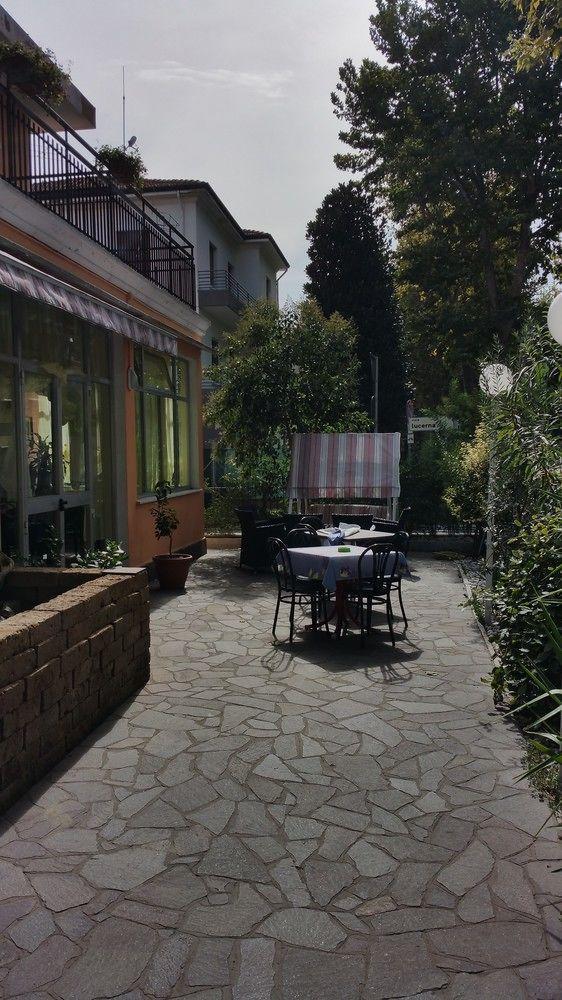 Hotel Villa Lorena Rimini Extérieur photo