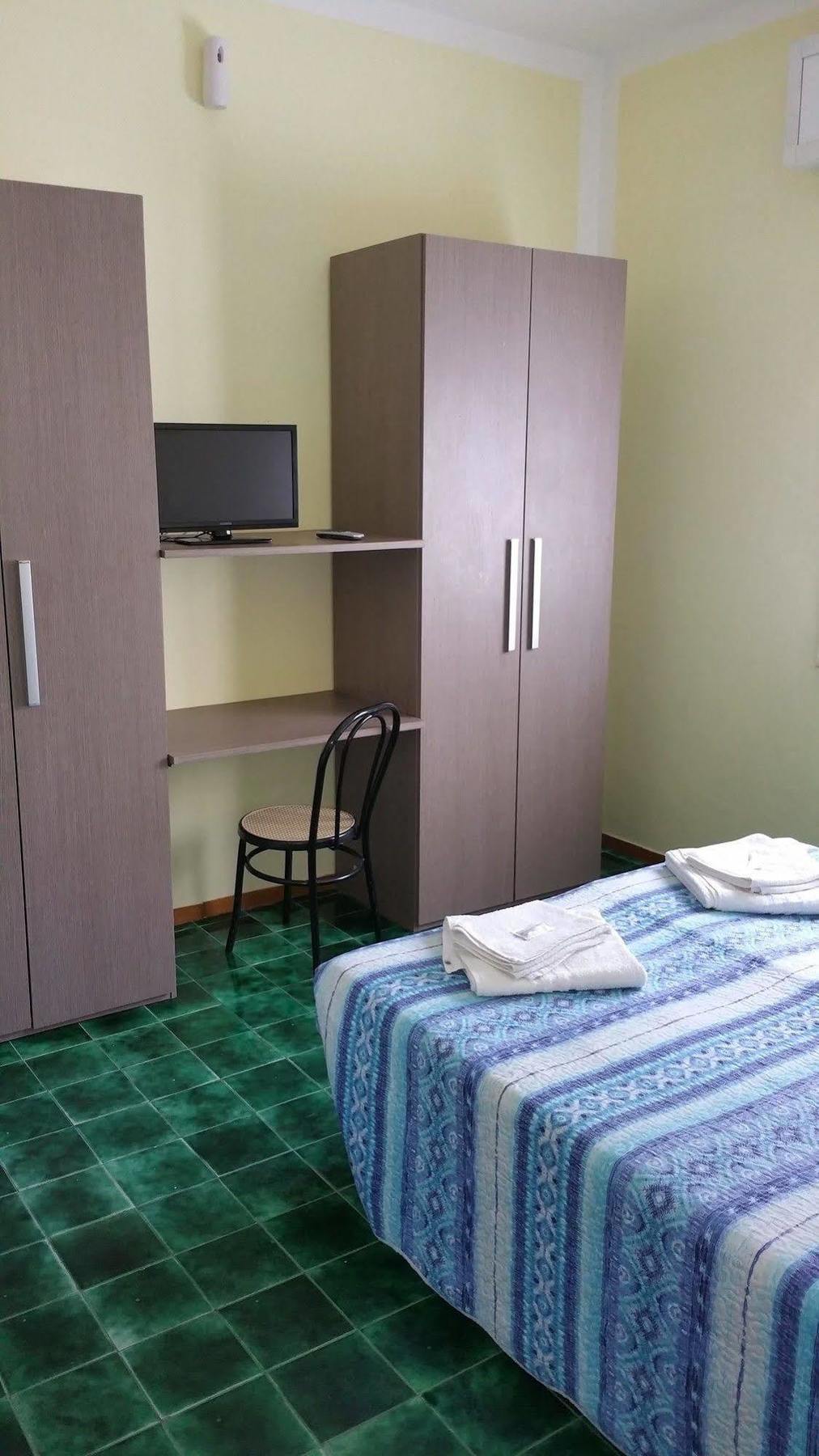 Hotel Villa Lorena Rimini Extérieur photo