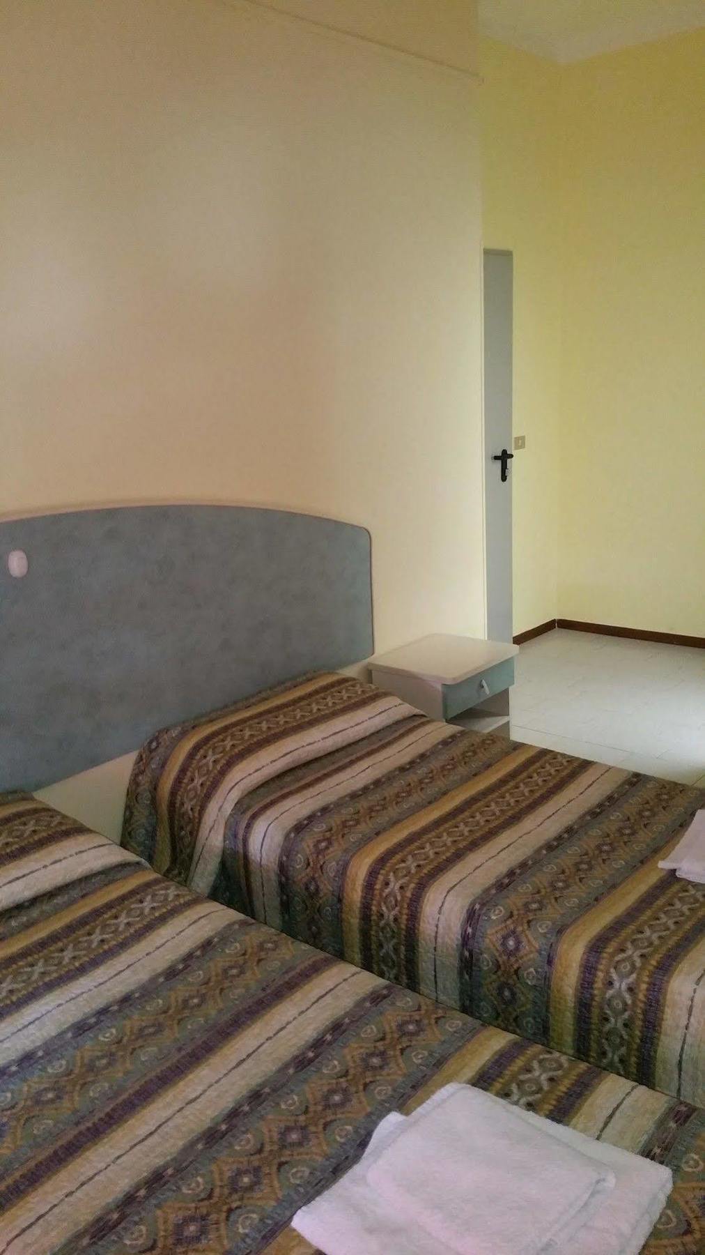Hotel Villa Lorena Rimini Extérieur photo