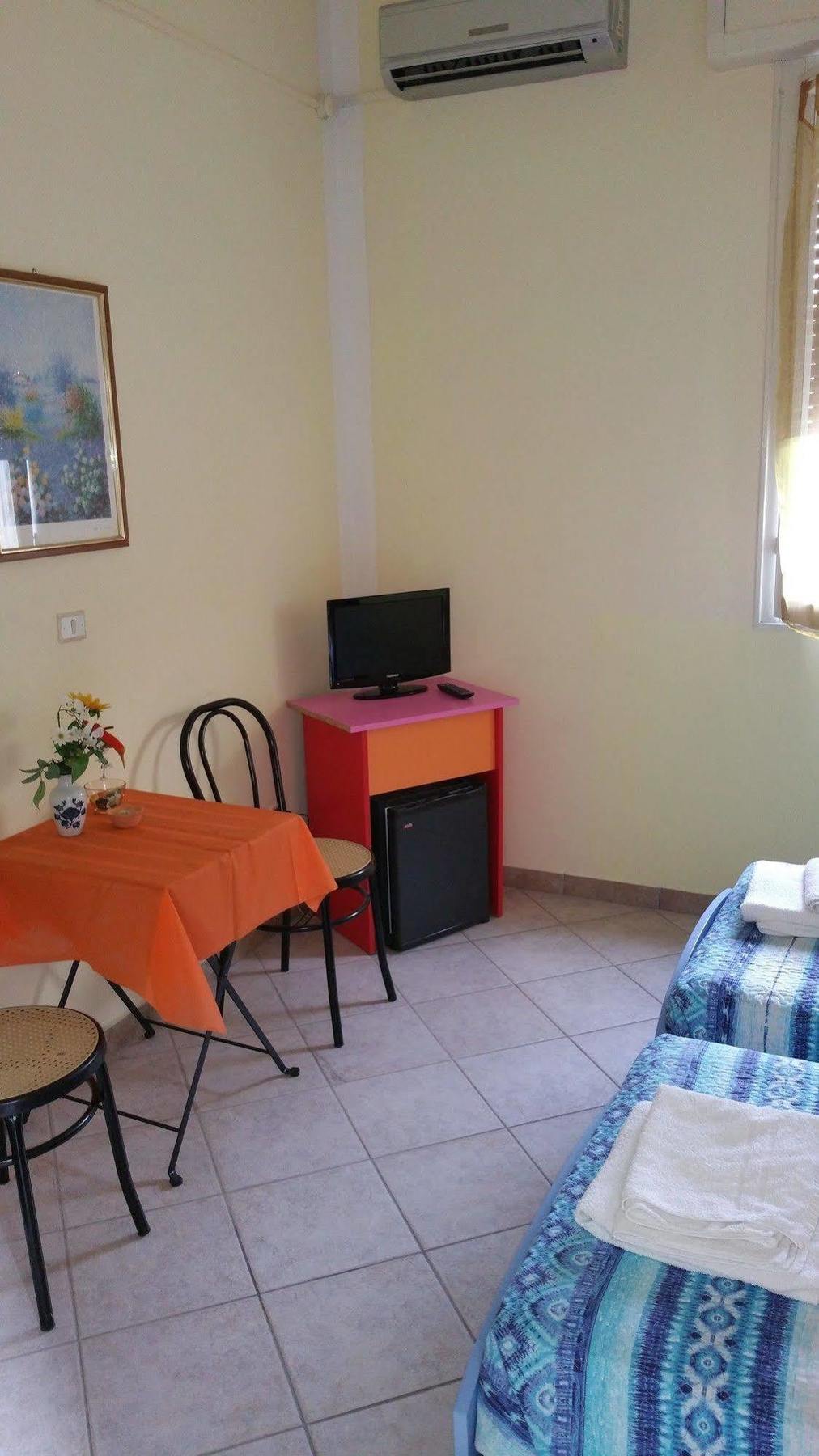 Hotel Villa Lorena Rimini Extérieur photo
