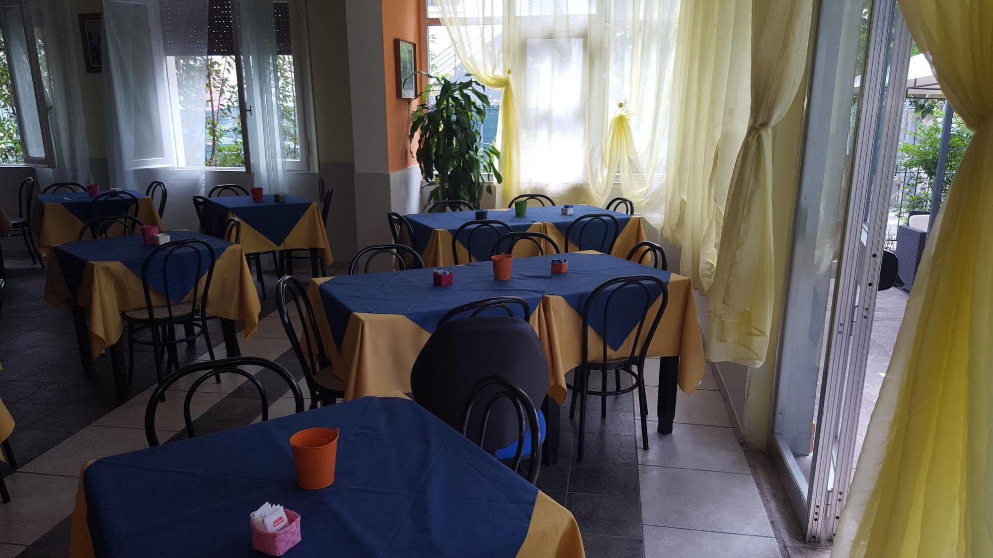 Hotel Villa Lorena Rimini Extérieur photo