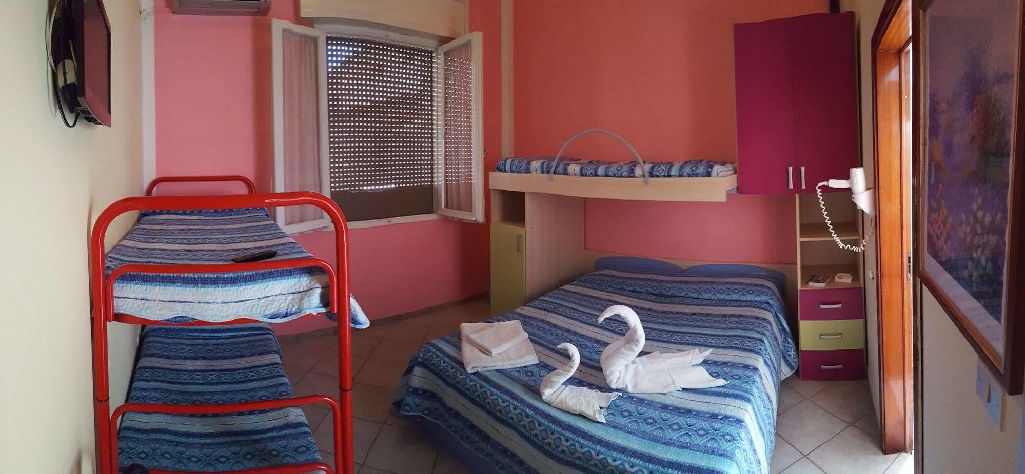 Hotel Villa Lorena Rimini Extérieur photo
