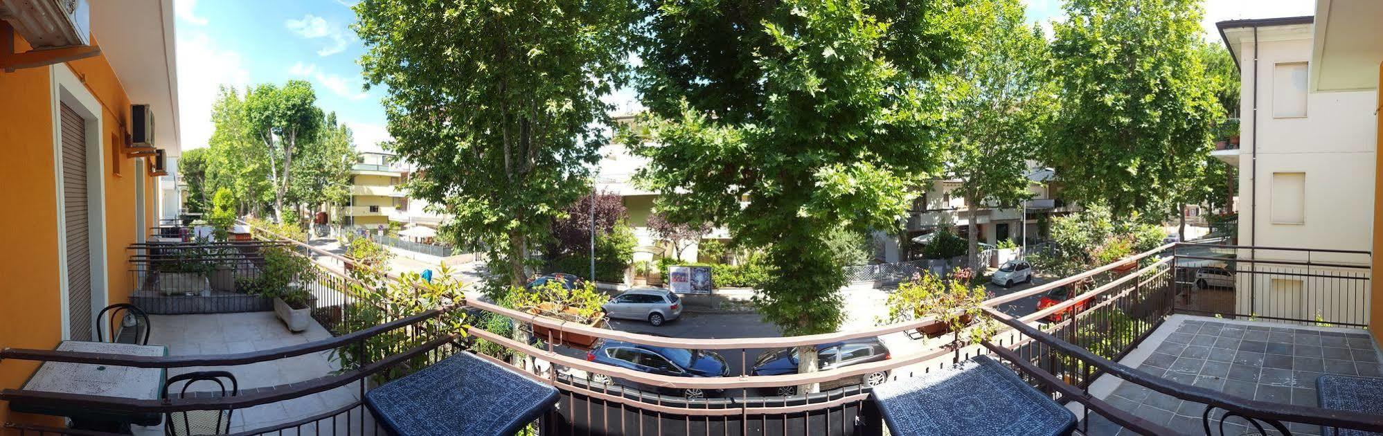 Hotel Villa Lorena Rimini Extérieur photo