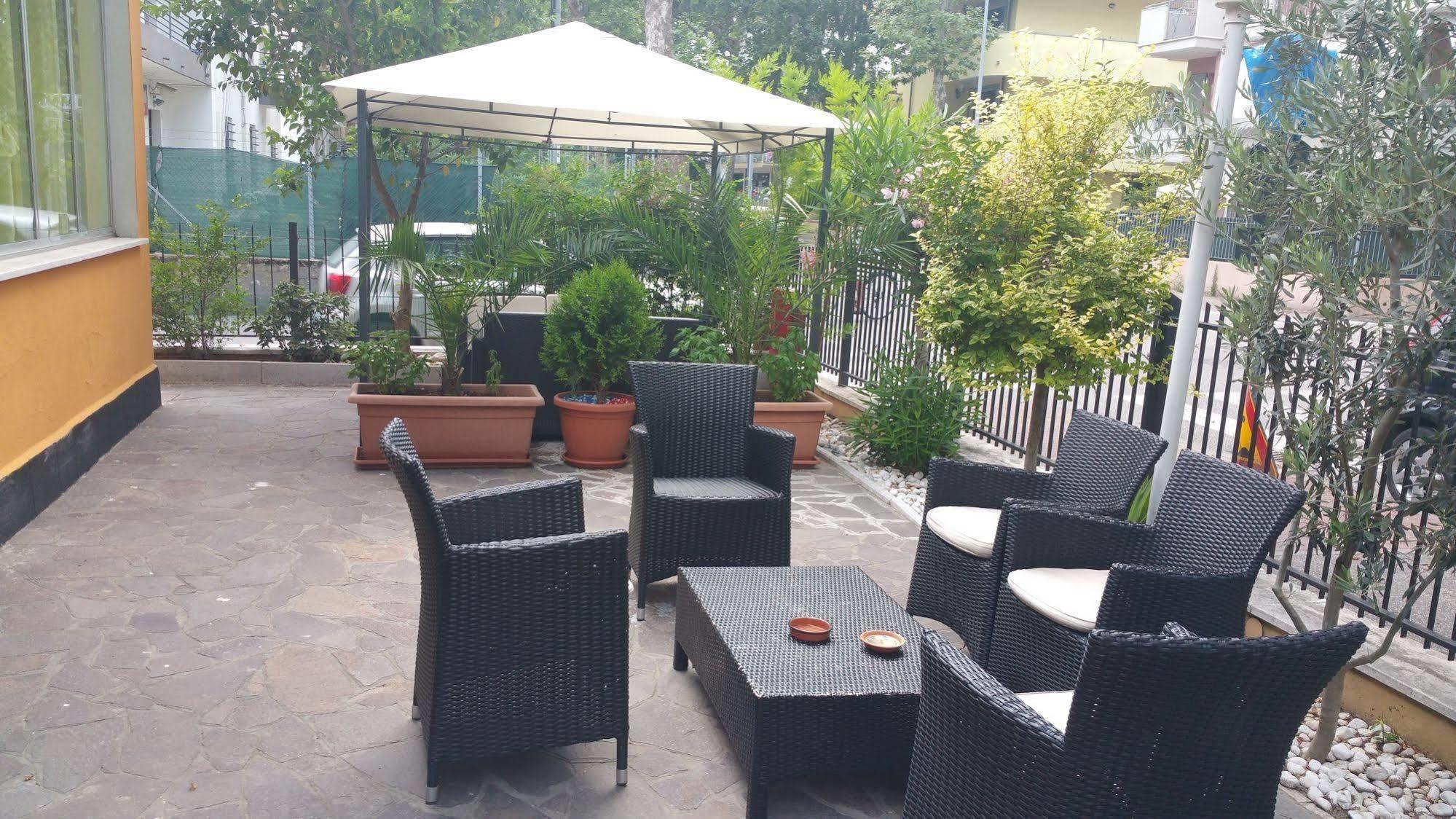 Hotel Villa Lorena Rimini Extérieur photo